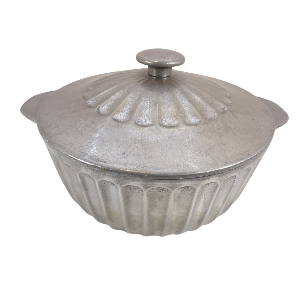 Wilton Armetale Covered Serving Bowl Dutch Oven Silver Fluted 1977 USA